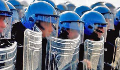 In Liguria la polizia locale sarà dotata di caschi e scudi: arriva il via libera