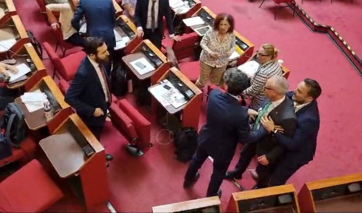 Diritti Lgbt, scontro in consiglio. Cassibba a D’Angelo: “Stai attento”