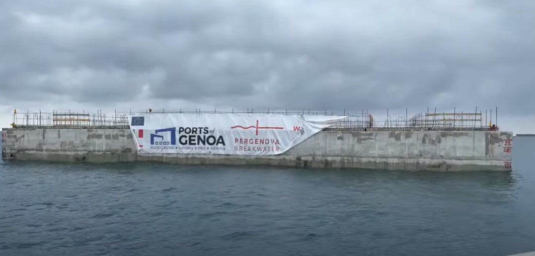 Diga di Genova, affondato il terzo cassone