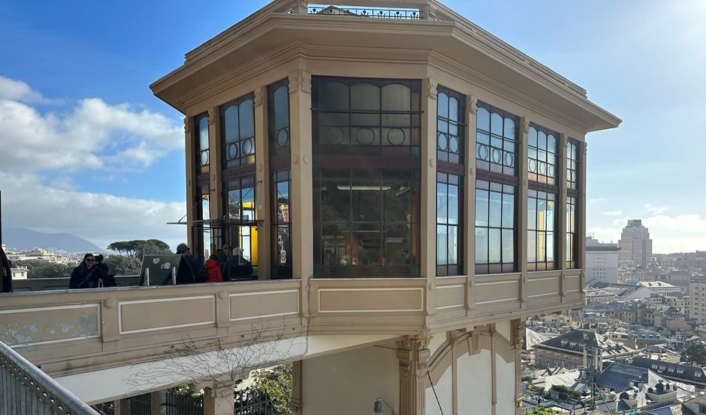 Gli ascensori di Castelletto a Genova in 