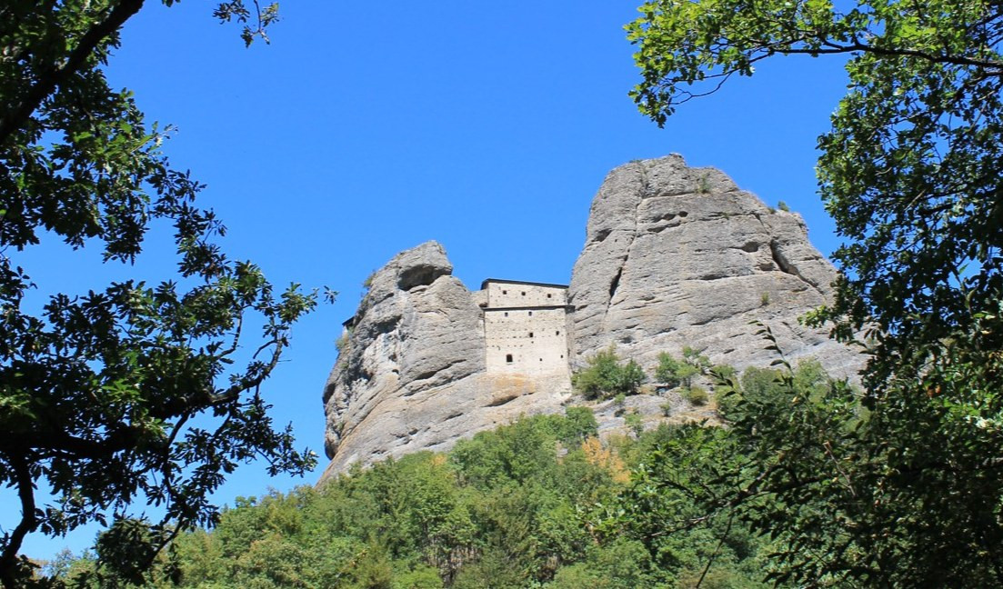 Vobbia, riapre il Castello della pietra tra leggende e natura