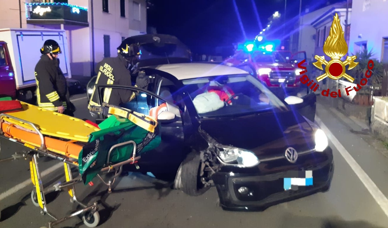 Spezia, incidente: estratta con cesoie dall'auto