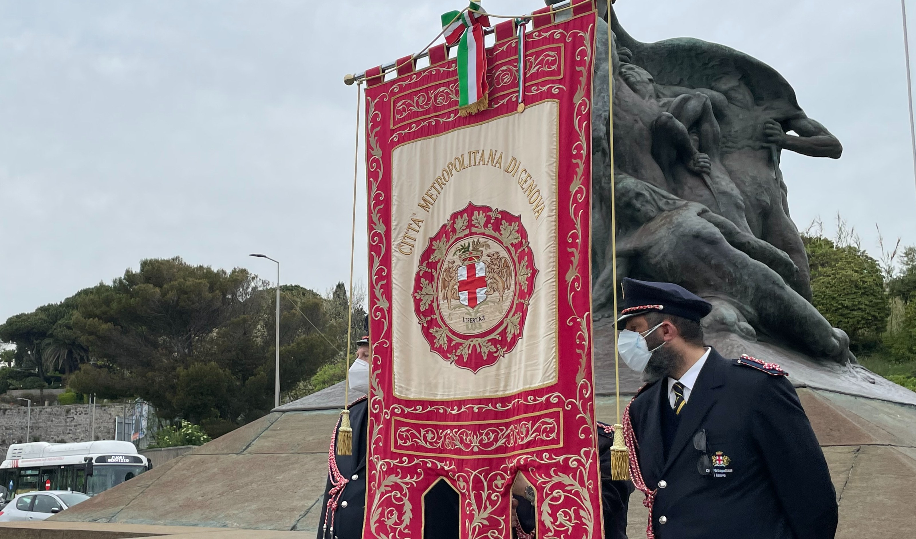 Genova, partenza dei Mille: il ricordo degli studenti per Garibaldi e le camicie rosse