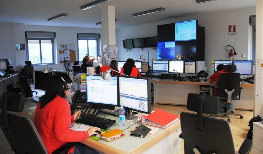 Partorisce in casa a Rivarolo, la dottoressa del 118 guida i genitori al telefono