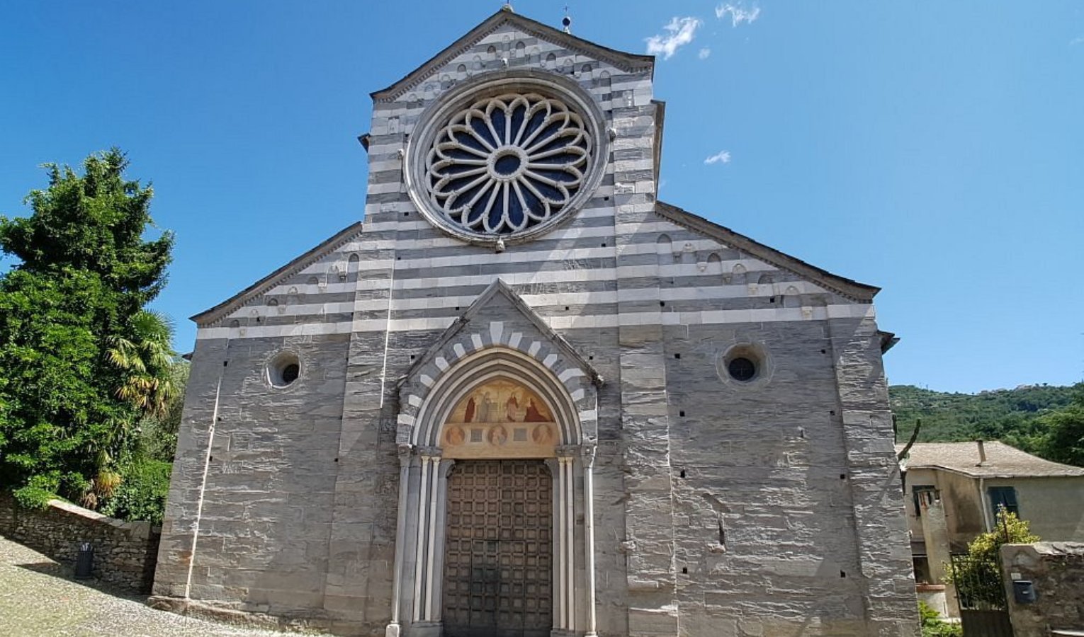 Cogorno, incendio alla Basilica dei Fieschi: ipotesi rogo doloso