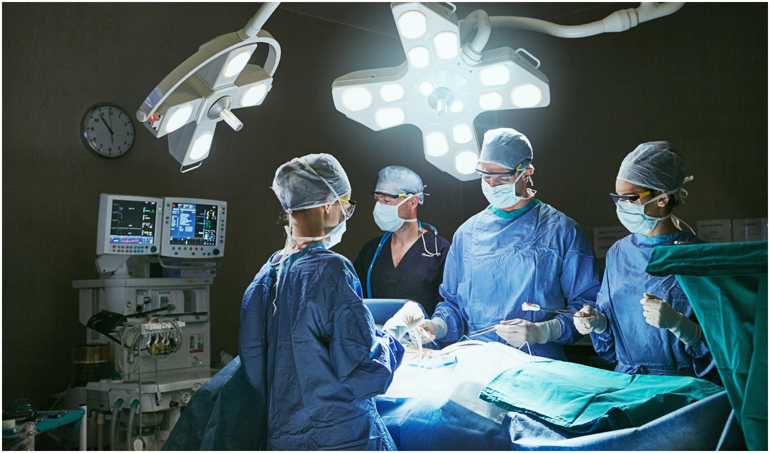 Nei prossimi anni in Italia non ci sarà un numero sufficiente di chirurghi Sala operatoria con chirurghi