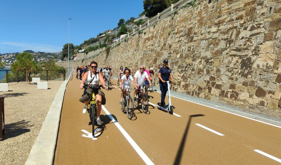 Il campione Bugno inaugura la pista ciclabile tra Imperia e San Lorenzo al Mare