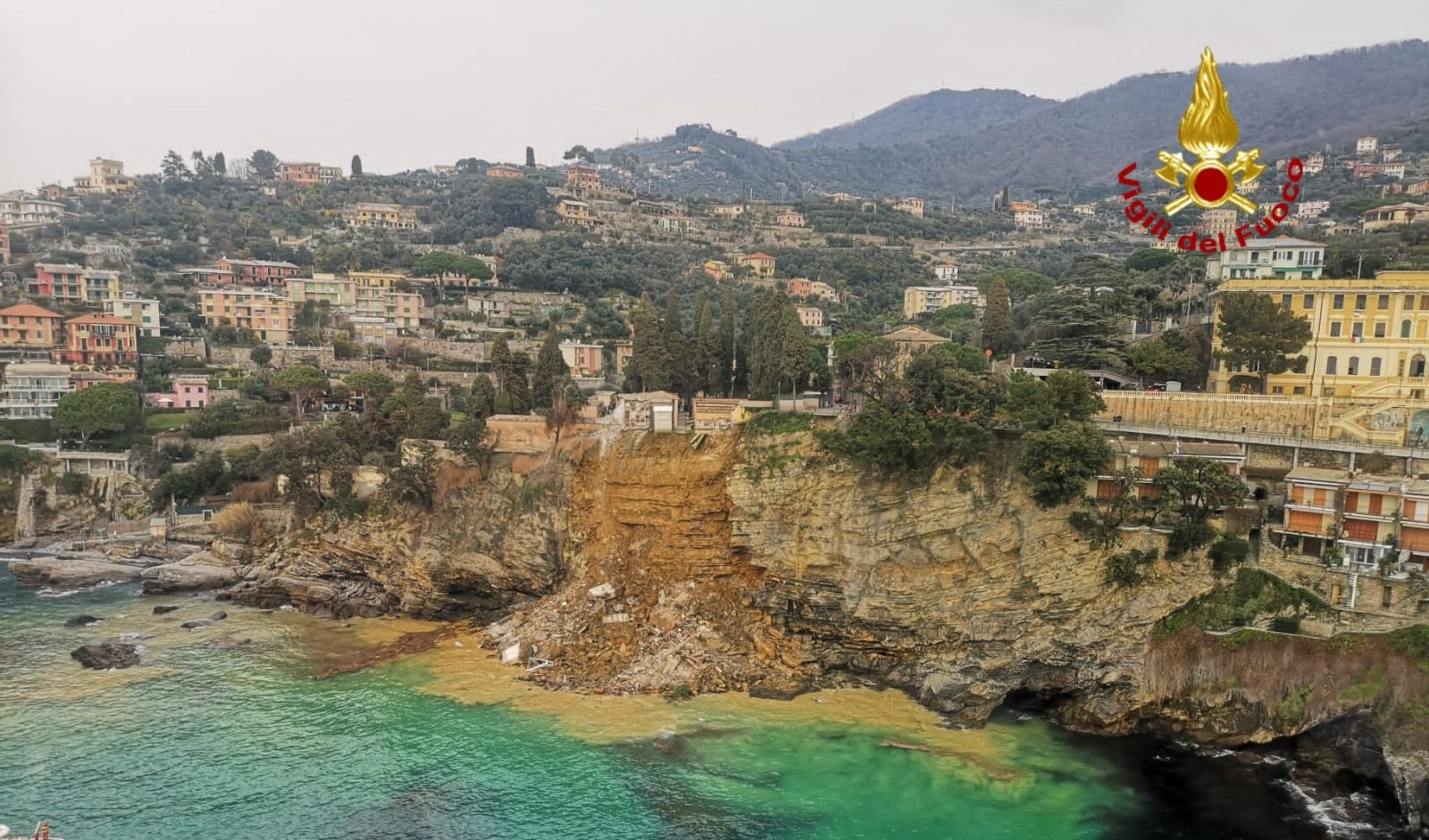 Un boato e poi il crollo: due anni fa franava il cimitero di Camogli