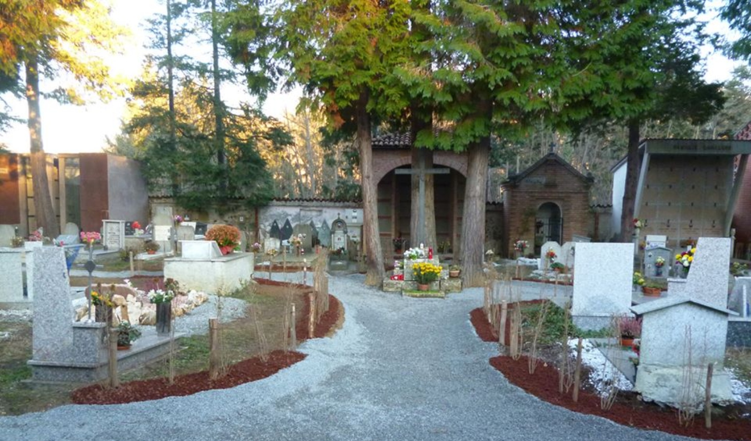 Cairo Montenotte, rubano coperture di rame dal cimitero: denunciati