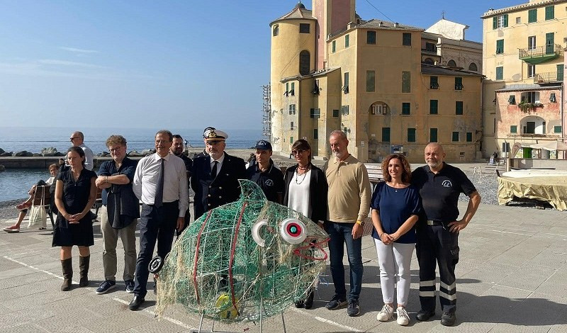 Inaugurato a Camogli 'Ciruzzo', l'eco-pesce mangia plastica amico del mare