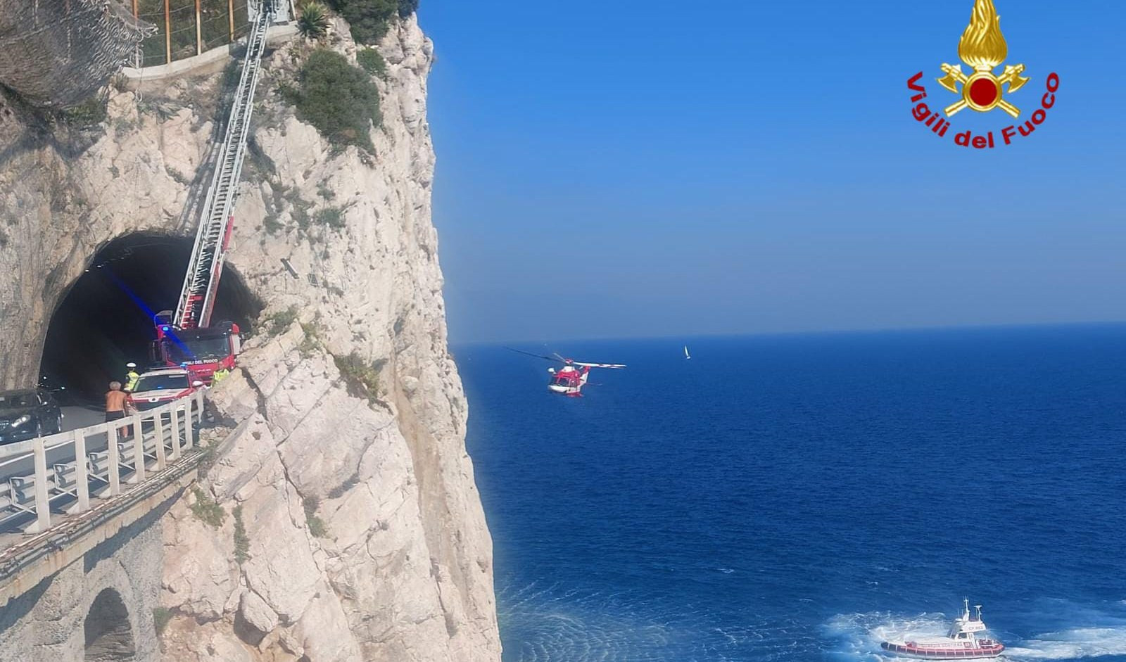 Climber in difficoltà a Capo Noli, ragazza salvata con l'elicottero