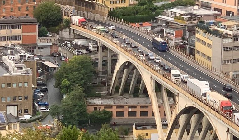 Caos autostrade, 4 km di coda in A10: pomeriggio di fuoco per corsa ciclistica