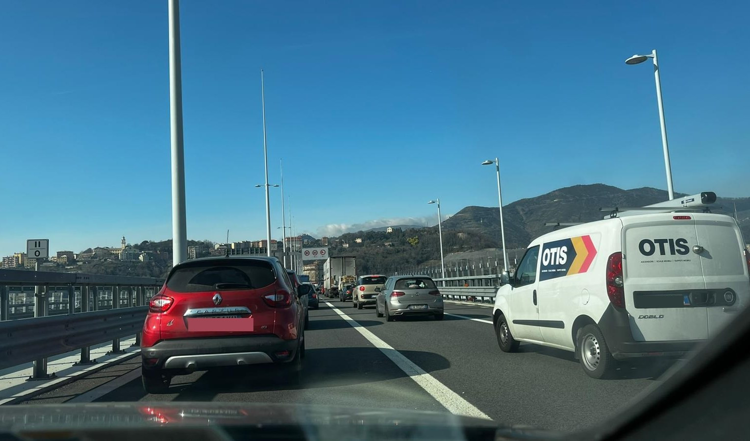 Caos autostrade, sabato in trappola tra i cantieri: lunghe code