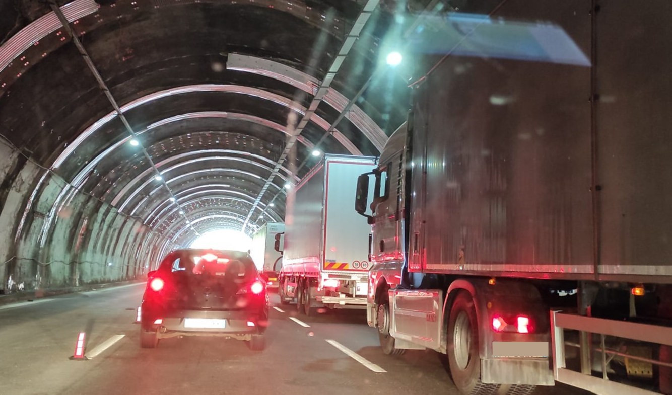 Autostrade, ponte di Pasqua in Liguria: code verso Genova