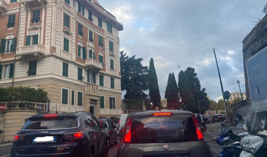 Traffico a Genova, mattinata infernale tra maltempo e Salone