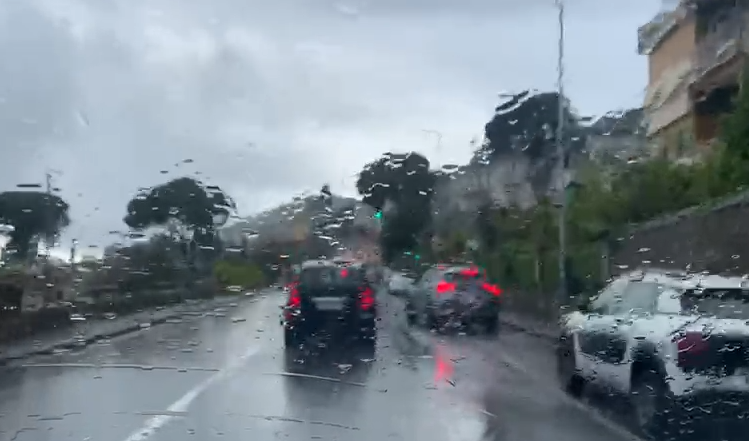 Pioggia e maltempo, traffico in tilt a Genova