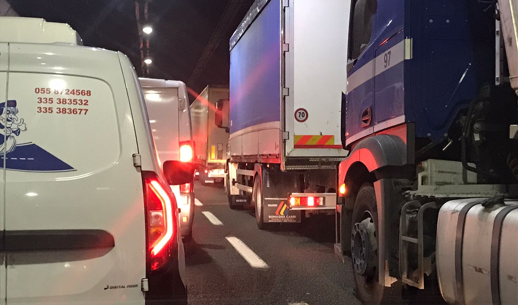 Caos autostrade, incidenti e cantieri: coda in A12 e A10