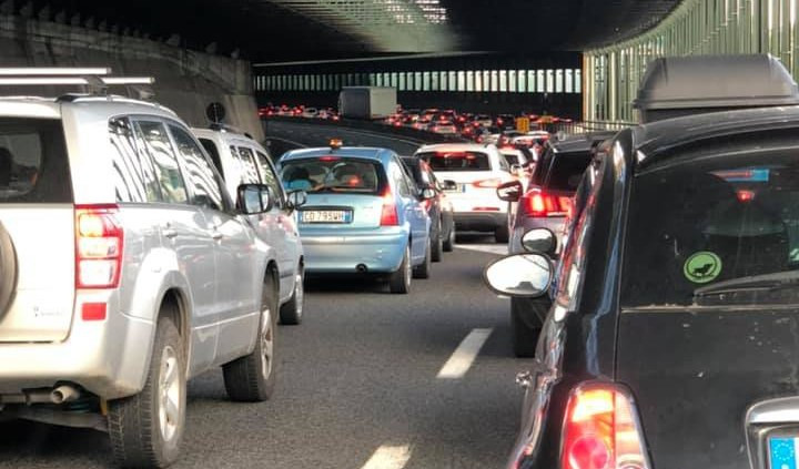 Code in autostrada, trasporti in crisi: 