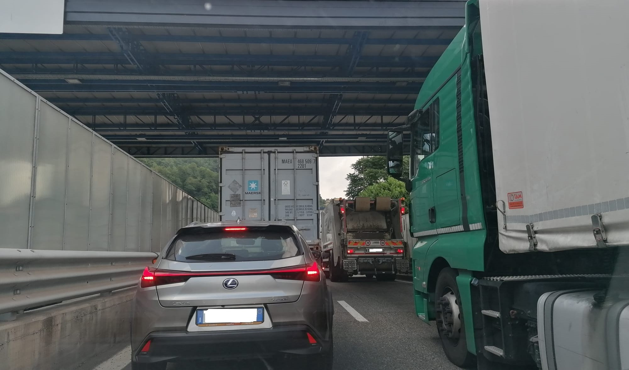 Caos autostrade, code per cantieri a Genova
