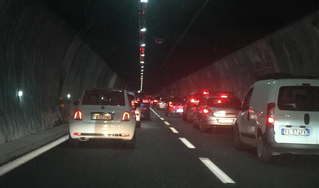 Nottata difficile in autostrada, A12 chiusa in entrambi sensi tra Chiavari - Rapallo