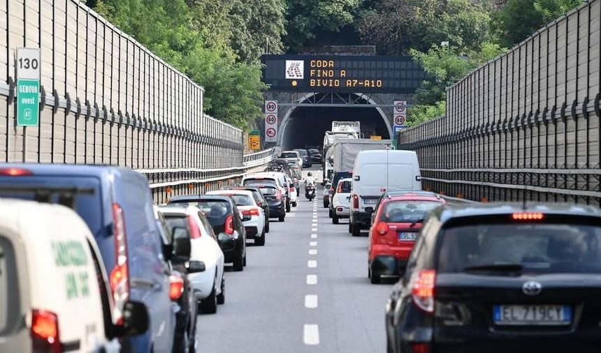 Caos autostrade, code fino a 13 chilometri in A10 per il rientro