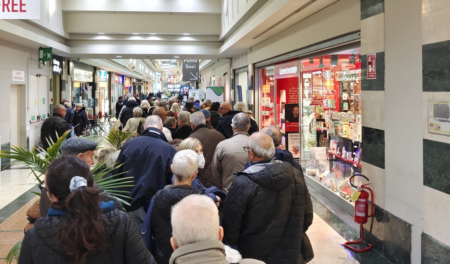 Covid, 86 vaccinati in 4 ore: successo per l'open day all'Aquilone