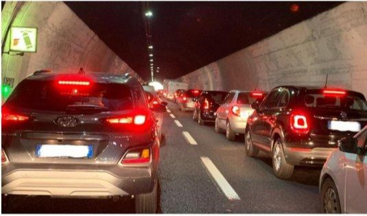 Tamponamento fra tir, code in A10 verso Genova