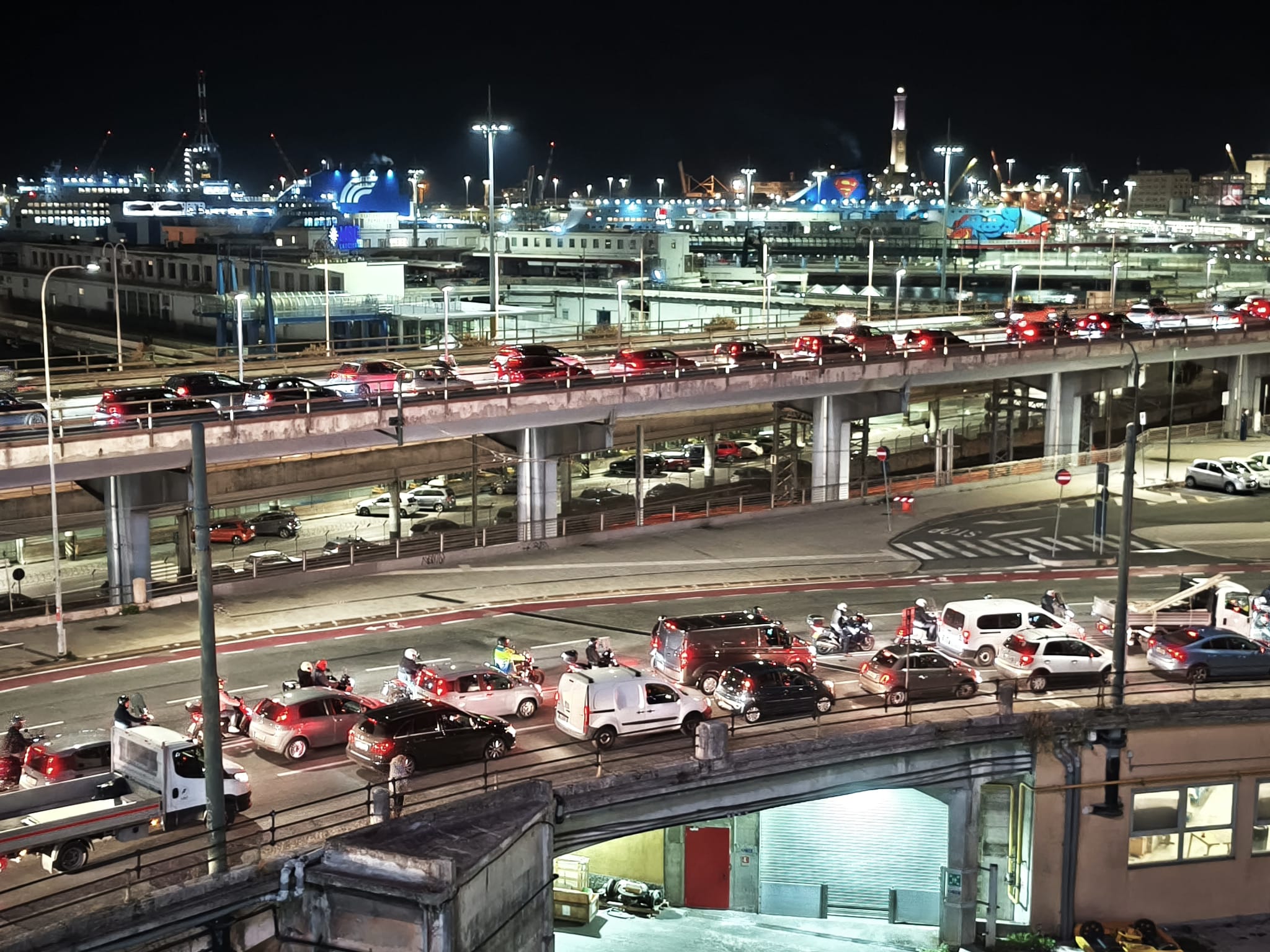 Presidio ex Ilva: traffico paralizzato a Genova, riaperta la Sopraelevata e autostrada in tilt. Primocanale in diretta
