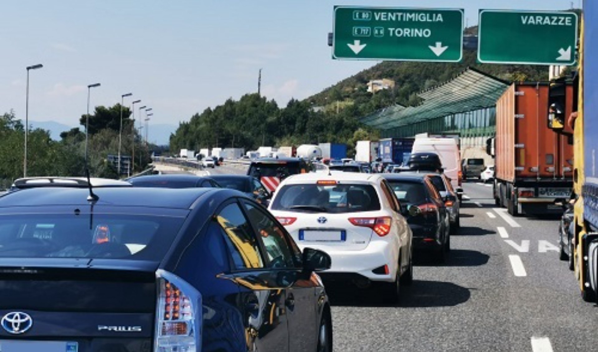 Ponte 2 giugno al termine, bollino rosso in autostrada: code per il rientro