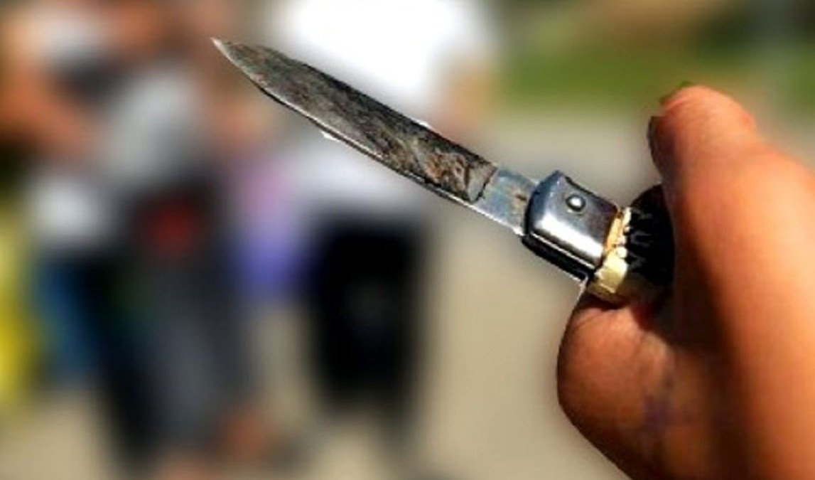 Genova, tenta di rapinare tabaccheria armato di coltello: arrestato dai carabinieri minorenne