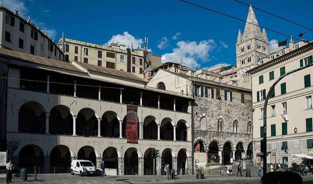 Genova Pré, incendio vicino alla Commenda