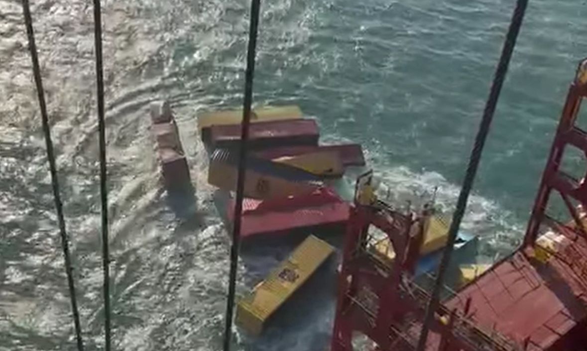 Terminal Psa ancora a rilento dopo 5 giorni dall'incidente sulla nave Msc