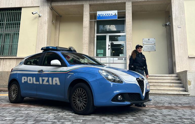 Vede la polizia e scappa: aveva appena derubato un uomo a Sestri Ponente