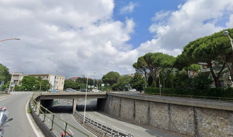 Genova, schianto in corso Europa all'alba: grave motociclista 