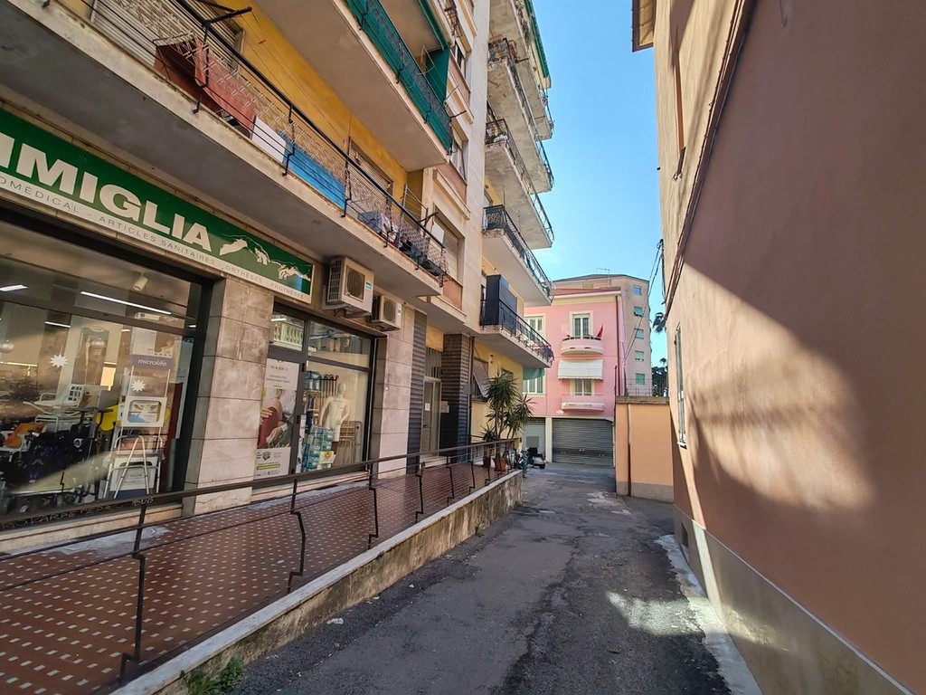 La donna è uscita dalla finestra a Ventimiglia per sfuggire alla violenza