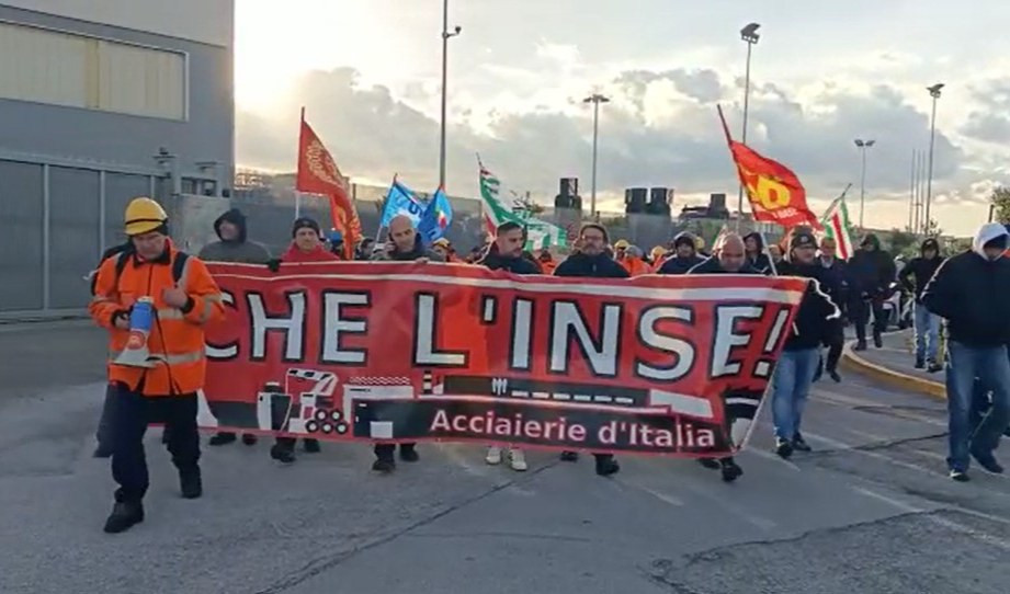 Acciaierie, sciopero e corteo per le vie di Genova Cornigliano