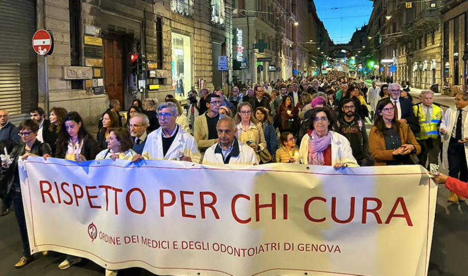 Genova, in duemila per dire basta alle violenze sui sanitari
