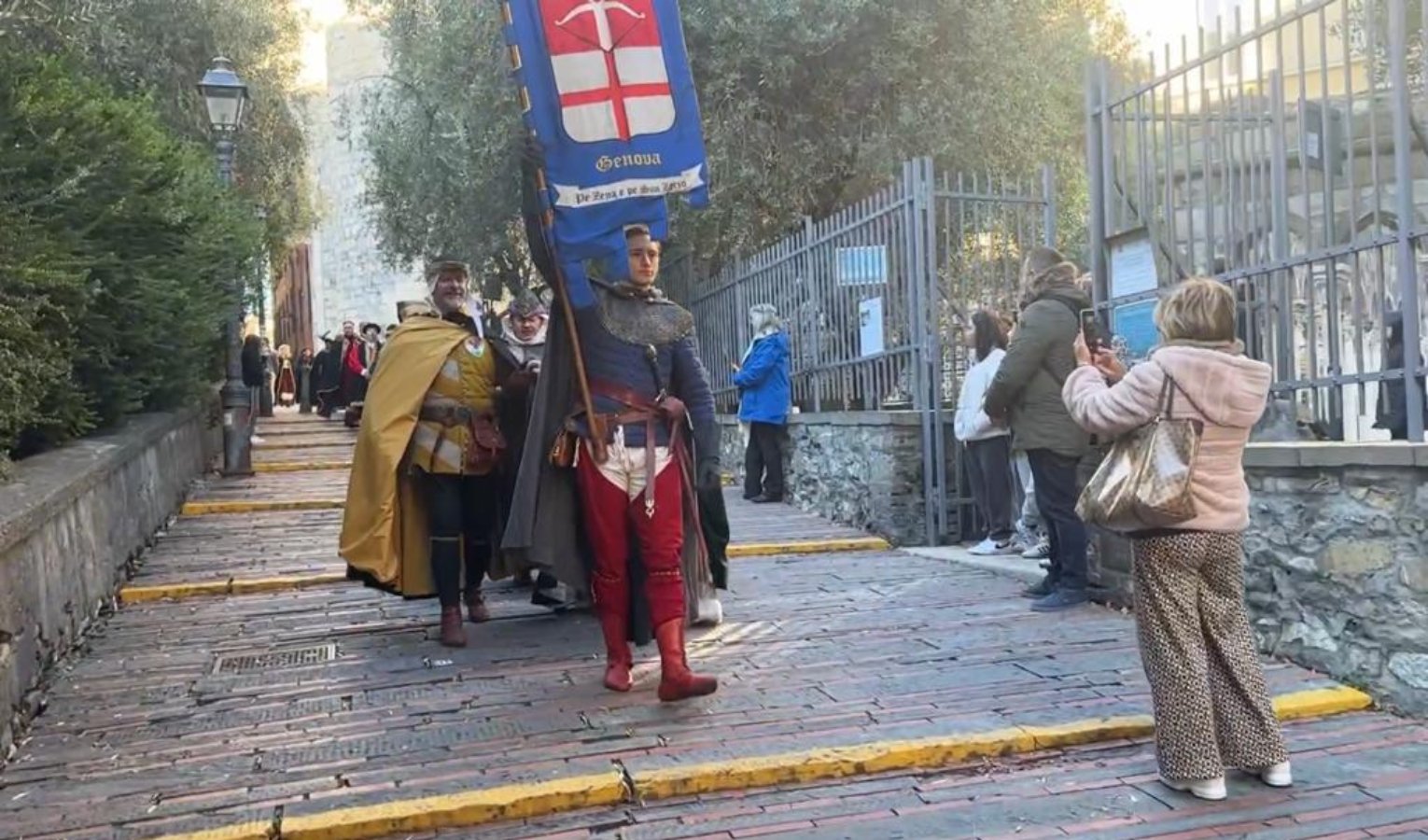 Corteo storico a Genova per festeggiare il mercatino di San Nicola