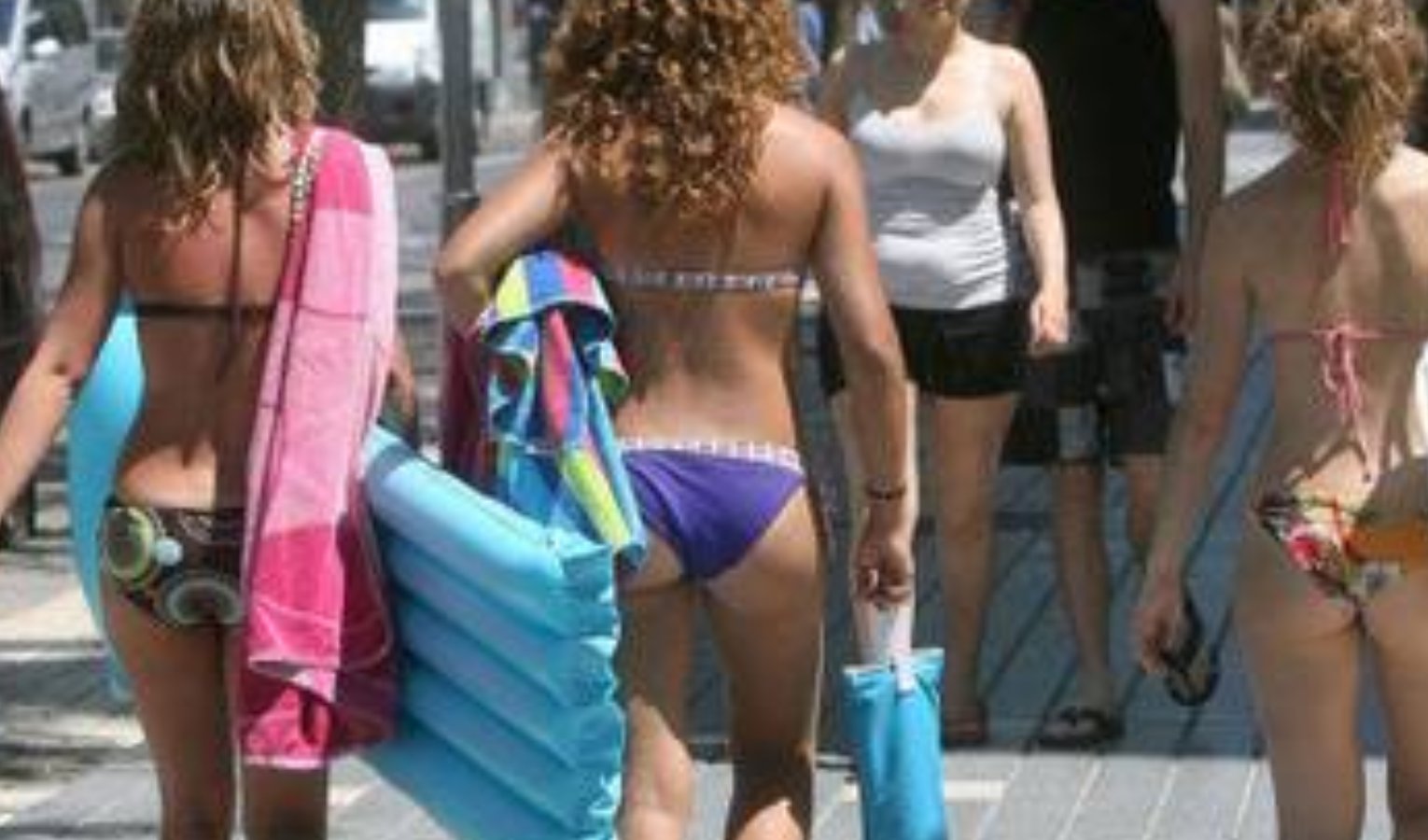 Sestri Levante, maxi multe a chi gira scalzo o in costume in città