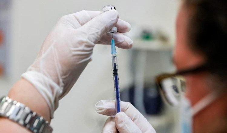 Covid, al via in Liguria la campagna vaccinale contro la variante Omicron