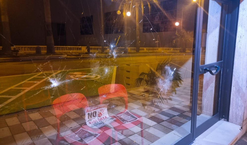 Sanremo, i vandali colpiscono la Croce Rossa