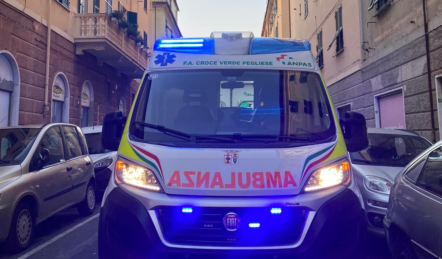 Natale, tagliate le gomme di un'ambulanza alla Croce pegliese