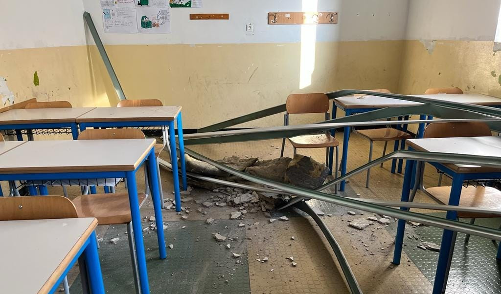 Genova, crolla controsoffitto in aula: oggi scuola chiusa 