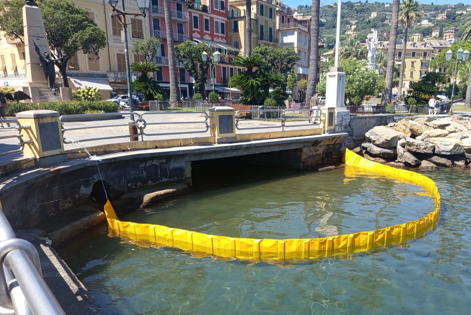Sversamento dal torrente a Santa Margherita, posizionate le barriere di contenimento