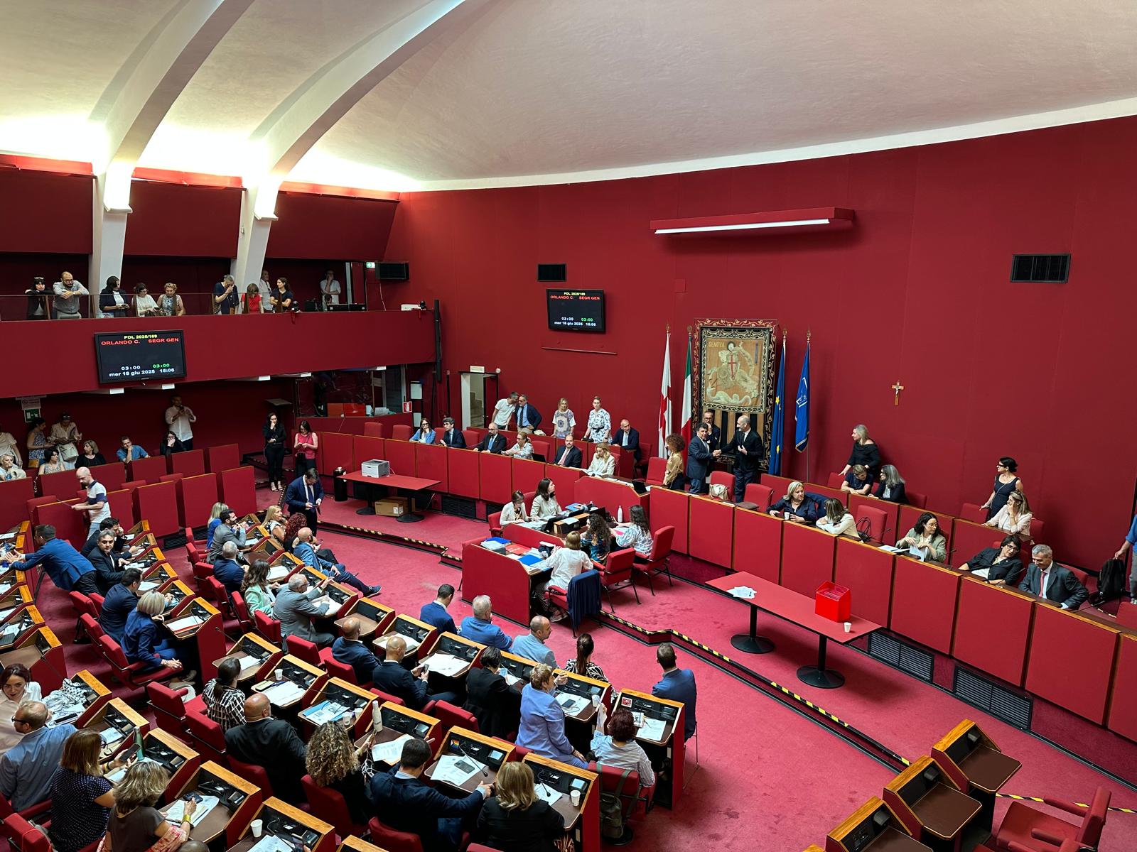 Violenza sulle donne, discussione accesa in Consiglio comunale a Genova