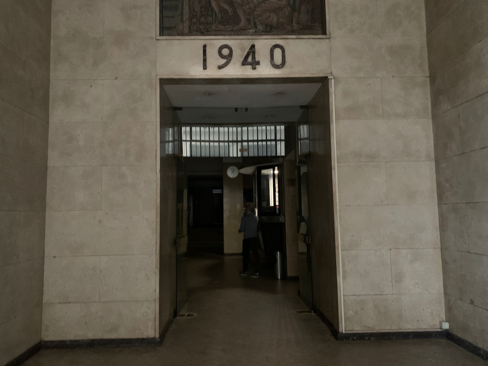 Grattacielo piazza Dante, uffici e appartamenti senza corrente