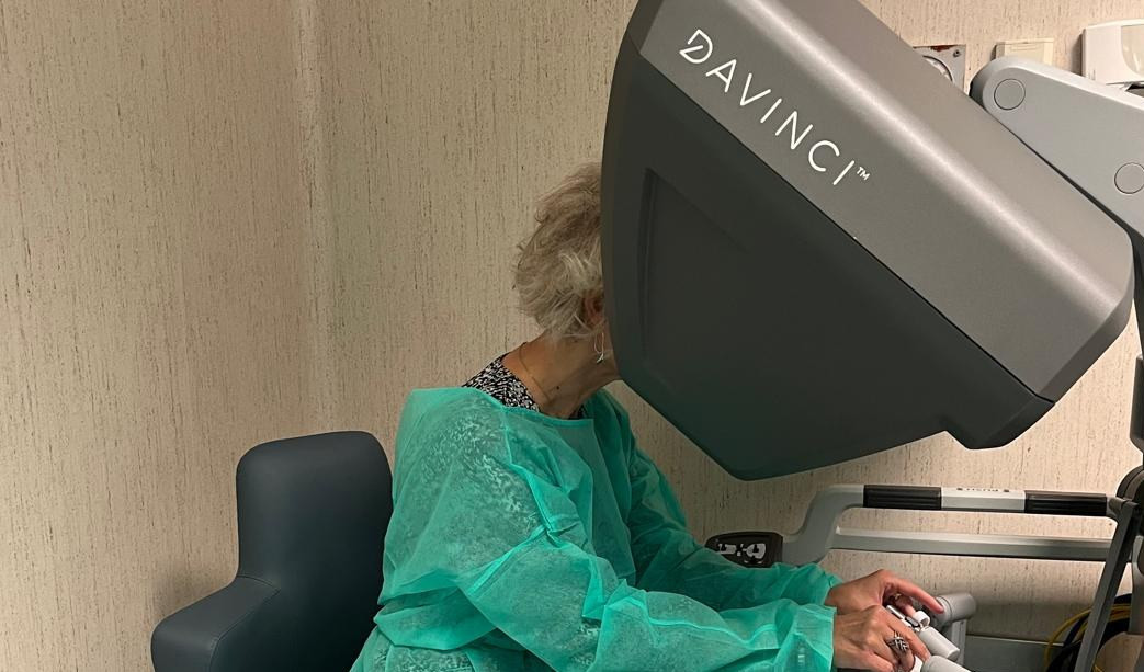 Tumore alla prostata, entra in azione il robot-chirurgo Da Vinci