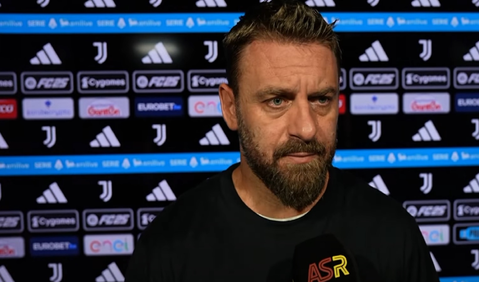 Un uomo con la barba