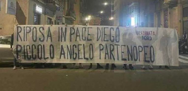 Lo striscione della Nord per Diego De Vivo