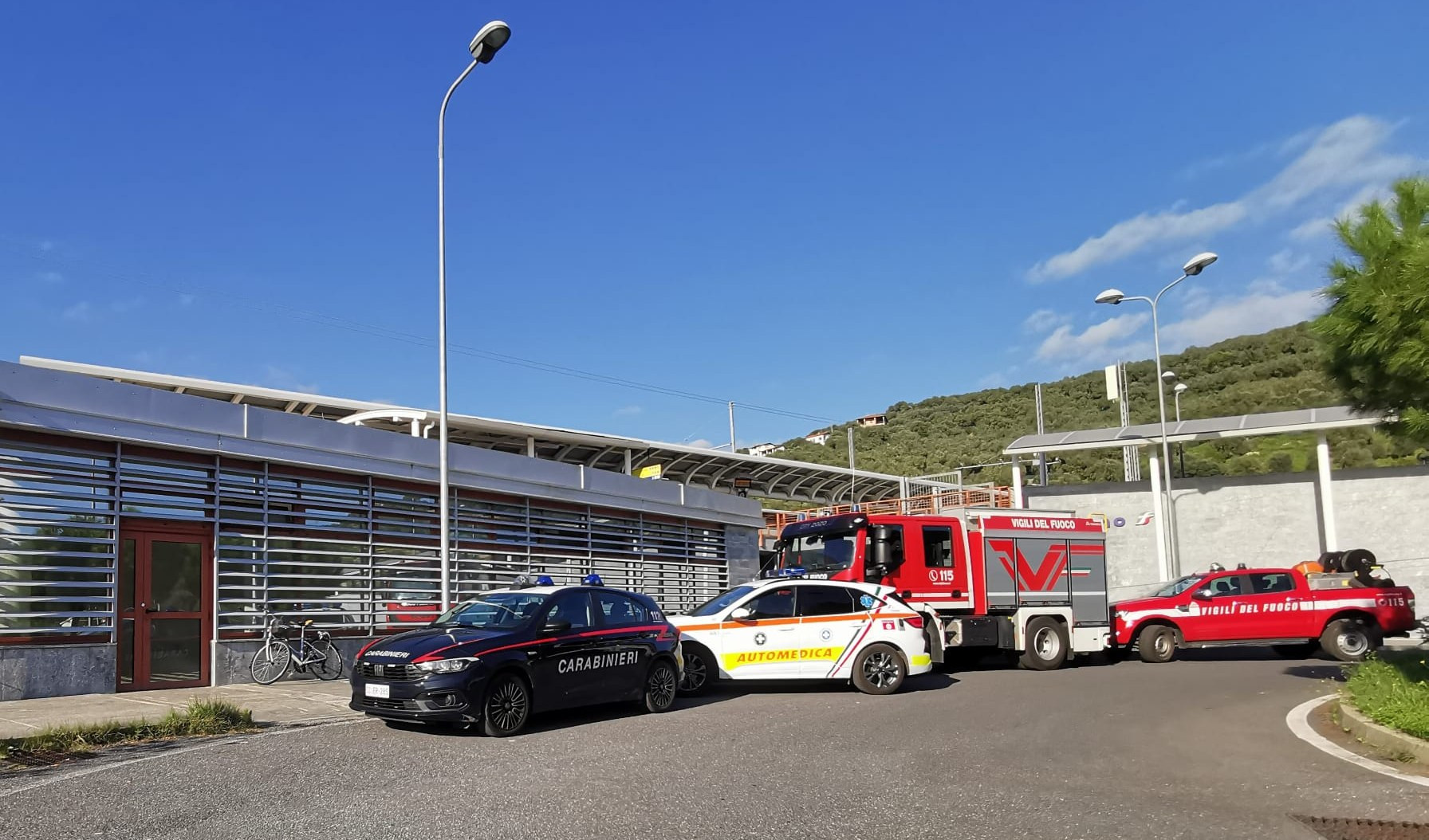 Diano Marina, donna si butta sotto il treno: traffico bloccato 